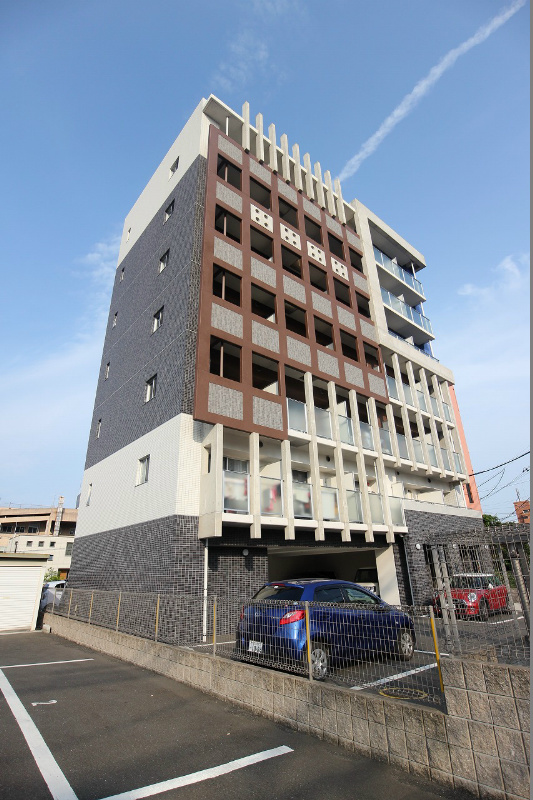 MDIミルファルコ下曽根駅前 お洒落なデザイナーズマンションです。南向きで日当たり良好。