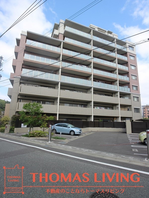 敷地内シャッター付き駐車場あります。