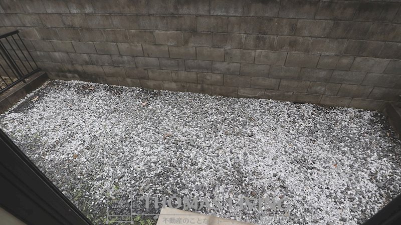 ビーライン木屋瀬 2階はベランダ。1階は専用庭。