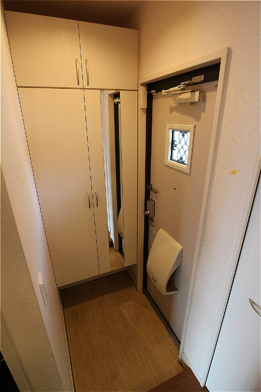 ウィットコート尾倉　B棟 玄関、土間もキレイ♪