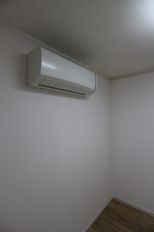 グリーンマンション ※別号室の写真です。冷暖房が一台備わっています。