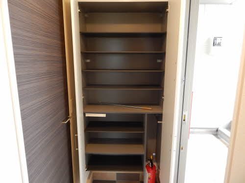 アトリエール　Ⅱ棟 玄関