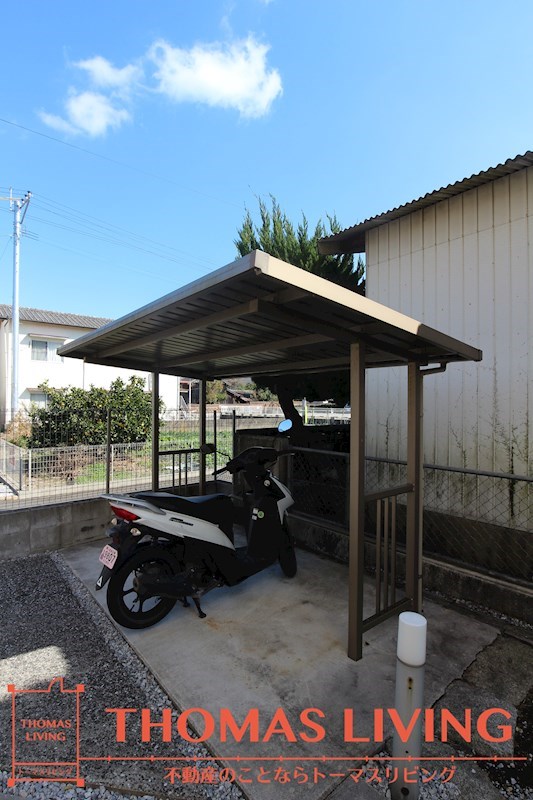 セジュール朽網Ⅱ 屋根付きの駐輪場