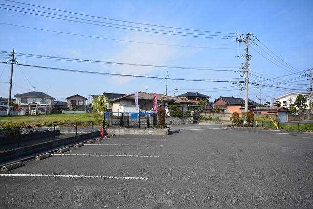 ファミール泉A 駐車場