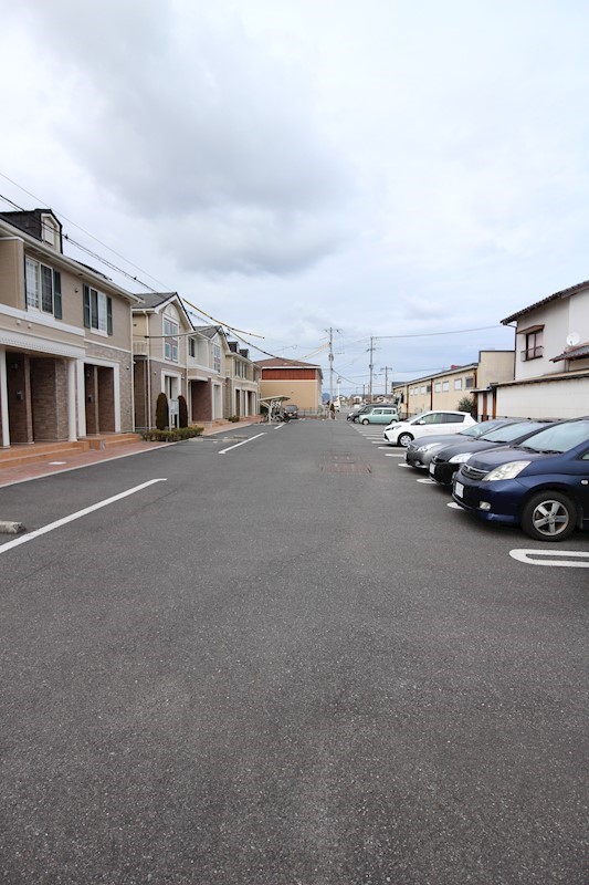 アーバン・フォレスト　A棟 スペースが広くて駐車も楽々です