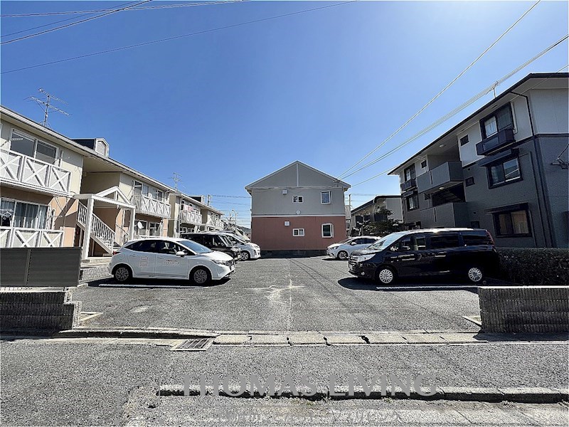 ファミール二島 A棟 駐車場