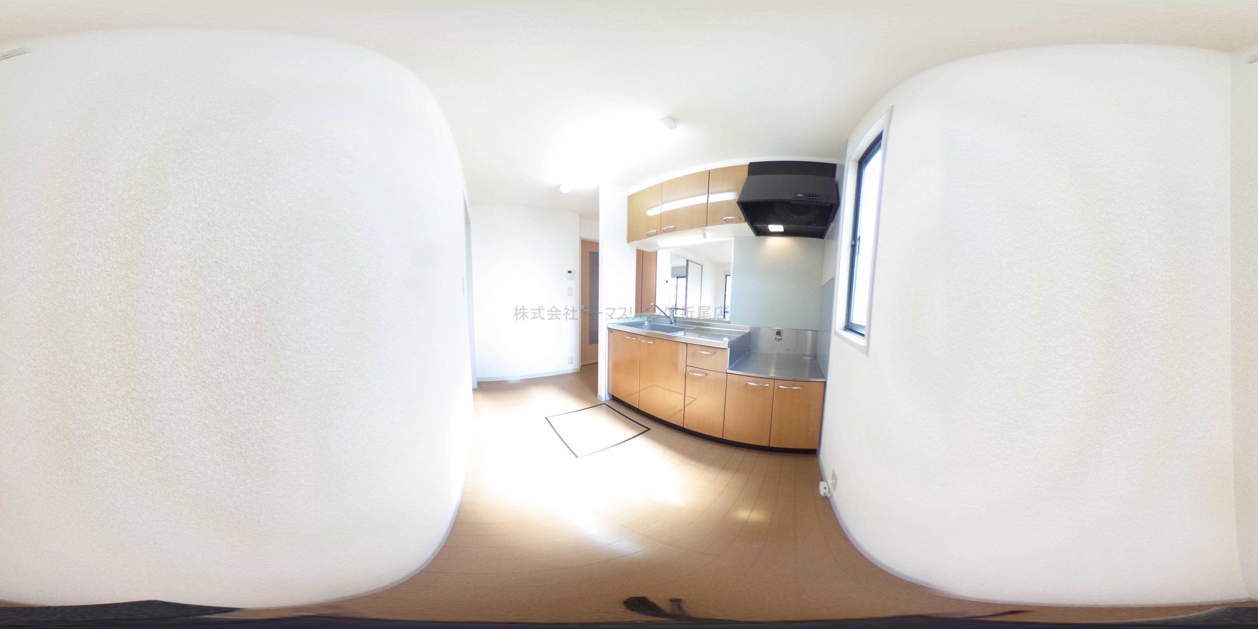 実際の写真を準備中の為、同じ建物の別室写真です。参考下さい。