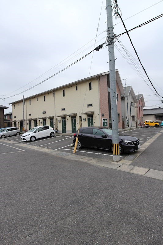 トレゾア中曽根東　A棟   ※イメージ※広めの駐車スペースです。